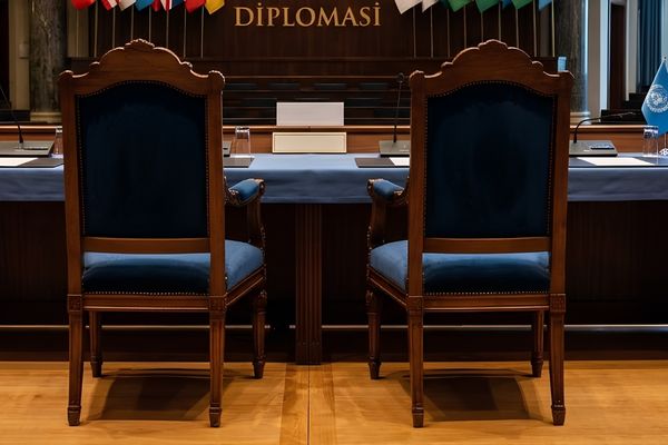 Pakistan Dışişleri Bakanı Dar, Almanya Büyükelçisi Sharif’i kabul etti