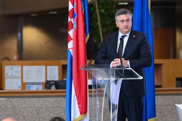 Plenkovic’ten Hırvatistan Milli Takımı’na destek mesajı Plenkovic’ten Hırvatistan Milli Takımı’na destek mesajı