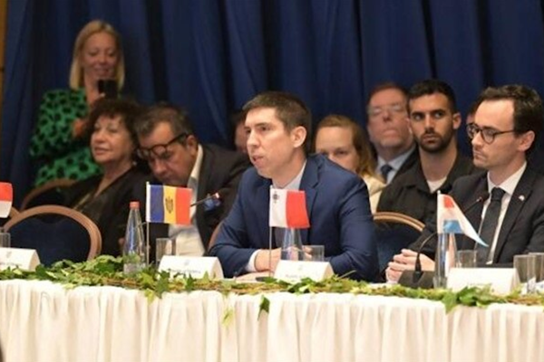 Popșoi ve Macaristan Dışişleri Bakanı Orban, Moldova'nın AB üyeliğini görüştü Popșoi ve Macaristan Dışişleri Bakanı Orban, Moldova'nın AB üyeliğini görüştü