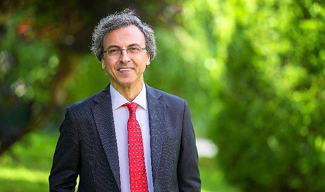 Prof. Dr. Ahmet AydınZehirli ve Yenilebilir Mantarlar Birbirine Benzeyebilir 