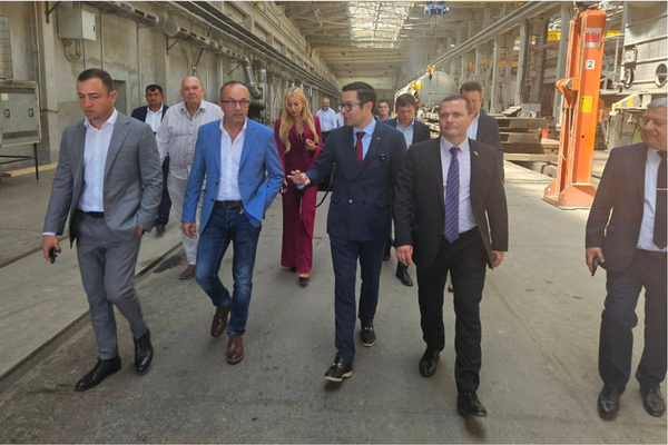 Pulev: Altyapı ve sanayi bölgelerine yatırımlar bölgesel büyümenin itici gücü olmalı Pulev: Altyapı ve sanayi bölgelerine yatırımlar bölgesel büyümenin itici gücü olmalı
