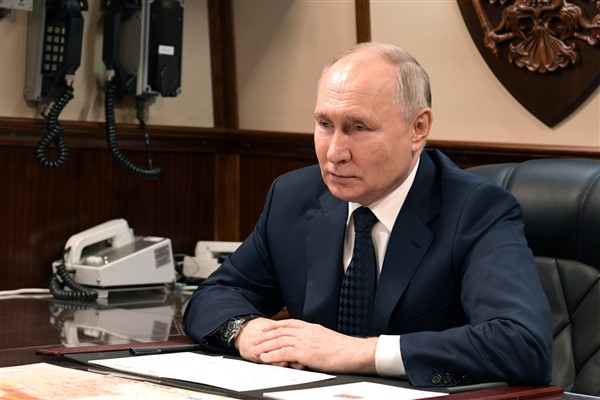 Putin, Meçhul Asker Anıtı'na çelenk bıraktı Putin, Meçhul Asker Anıtı'na çelenk bıraktı