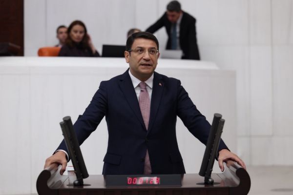 Şahin: Çiftçiye vere vere borç verdiniz, ala ala şimdi toprağına mı sıra geldi?