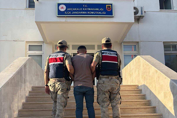 Şanlıurfa’da 13 yıl 1 ay 15 gün hapis cezasıyla aranan şahıs yakalandı Şanlıurfa’da 13 yıl 1 ay 15 gün hapis cezasıyla aranan şahıs yakalandı