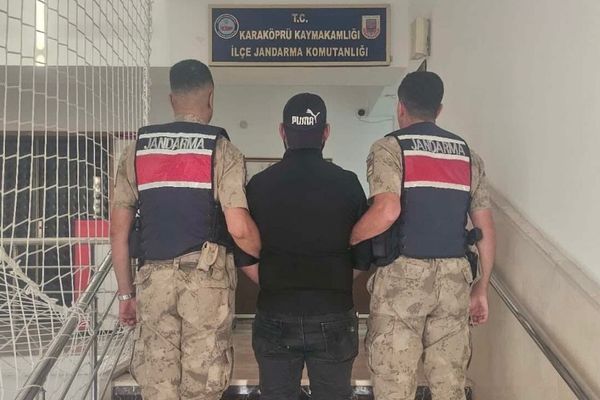Şanlıurfa’da 5 yıl hapis cezasıyla aranan kişi yakalandı Şanlıurfa’da 5 yıl hapis cezasıyla aranan kişi yakalandı