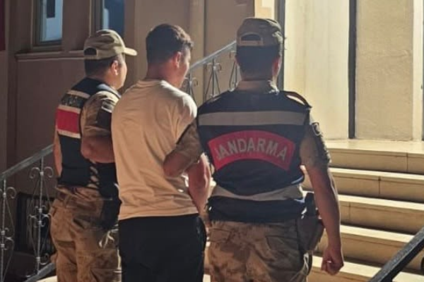 Şanlıurfa’da 5 yıl kesinleşmiş hapis cezası bulunan kişi yakalandı Şanlıurfa’da 5 yıl kesinleşmiş hapis cezası bulunan kişi yakalandı