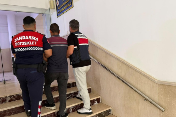 Şanlıurfa’da 7 yıl kesinleşmiş hapis cezası bulunan şahıs yakalandı Şanlıurfa’da 7 yıl kesinleşmiş hapis cezası bulunan şahıs yakalandı