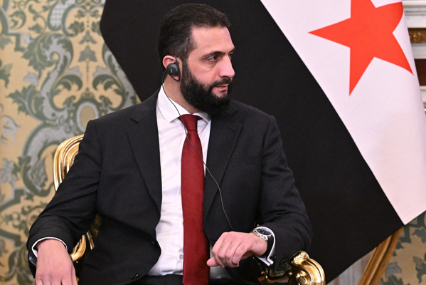 Şara, ABD’nin Suriye ve Irak Özel Temsilcisi Barrack’ı kabul etti Şara, ABD’nin Suriye ve Irak Özel Temsilcisi Barrack’ı kabul etti