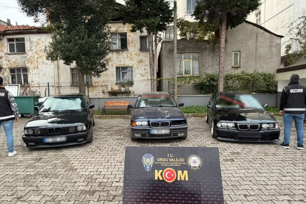 Şase numaraları değiştirilen 6 araca el konuldu Şase numaraları değiştirilen 6 araca el konuldu