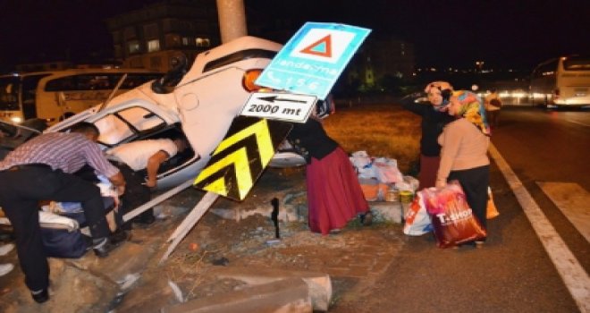 Şehit Cenazesine Giden Aile Trafik Kazası Geçirdi 5 Yaralı