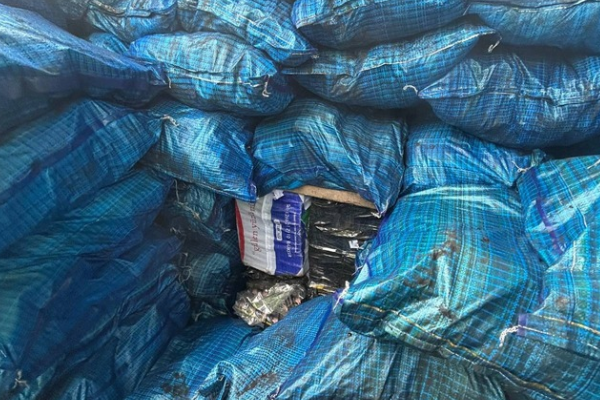 Siirt’te 10 bin 250 paket kaçak sigara ele geçirildi Siirt’te 10 bin 250 paket kaçak sigara ele geçirildi
