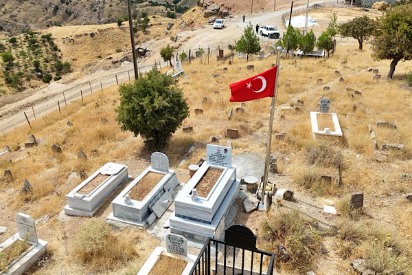 Siirt'te 16 şehit mezarında bakım ve onarım çalışması yapıldı