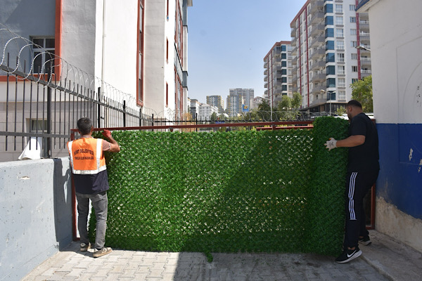 Siirt’te çöp konteynerleri dekoratif çitlerle düzenleniyor Siirt’te çöp konteynerleri dekoratif çitlerle düzenleniyor