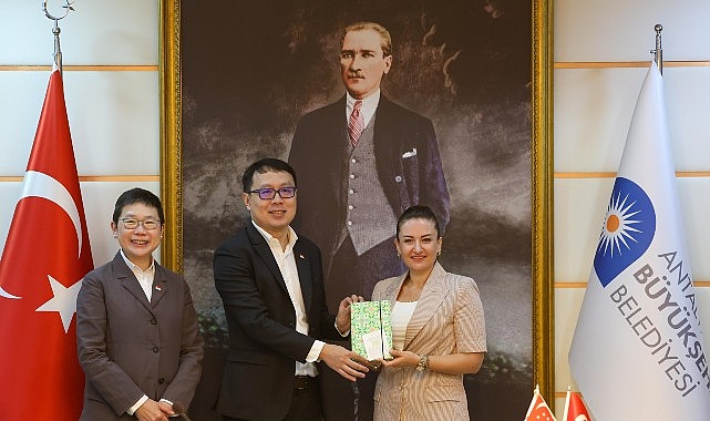 Singapur Cumhuriyeti Büyükelçisi Kok Li Peng'den Özdemir'e ziyaret