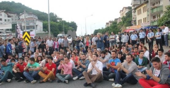 Fatsa da Kazalara Tepkili Vatandaşlar Yolu Trafiğe Kapattı