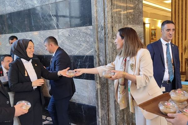 TBMM'de 1.500 kişilik aşure lokması dağıtıldı