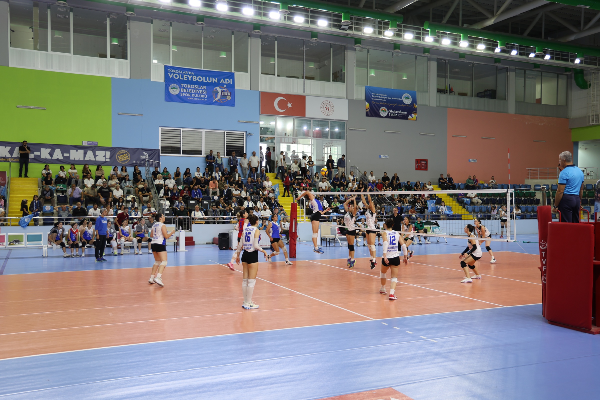 Toroslar’ın Kadın Voleybol Takımı yeni sezona hazırlanıyor