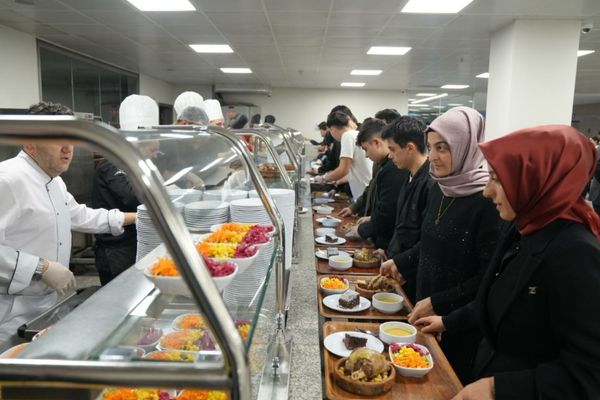 Ümraniye’de öğrencilere ücretsiz yemek Ümraniye’de öğrencilere ücretsiz yemek