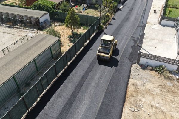 Umurbey’de 2 bin 700 ton asfalt serildi Umurbey’de 2 bin 700 ton asfalt serildi