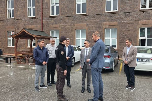Vali Aktaş, İzmit Mesleki ve Teknik Anadolu Lisesi’ni ziyaret etti Vali Aktaş, İzmit Mesleki ve Teknik Anadolu Lisesi’ni ziyaret etti