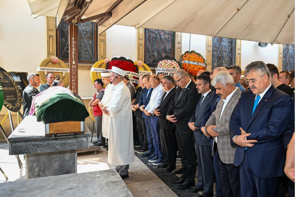Vali Aktaş, Refika Cantürk’ün cenaze namazına katıldı Vali Aktaş, Refika Cantürk’ün cenaze namazına katıldı