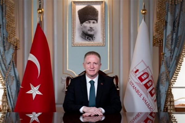 Vali Gül: Enkaz altında bulunan üç kişiye ulaşmaya çalışıyoruz