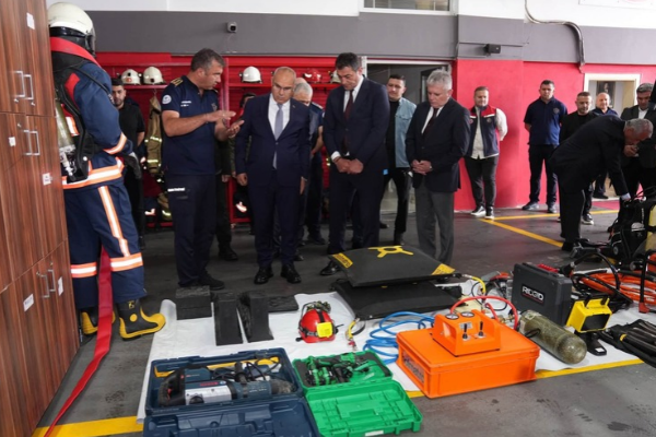 Vali Koç’tan itfaiye teşkilatına ziyaret Vali Koç’tan itfaiye teşkilatına ziyaret