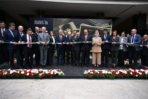 Yavaş, Ulus'ta Eczacılık Tarihi Sergievi'nin açılışını yaptı
