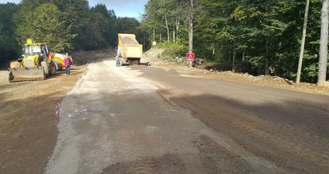 Yol Çalışması Tam Gaz Devam Ediyor