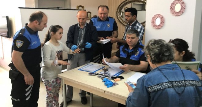 Zihinsel Engelli Çocuklara 'Sevgi İzi'