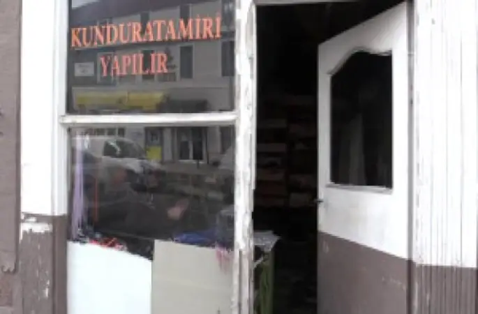 Ayakkabı Tamircisi Kadın, Aile Mesleğine Sahip Çıkıyor
