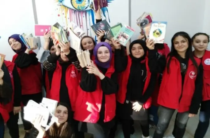 Öğrenciler 2 bin kitap topladı