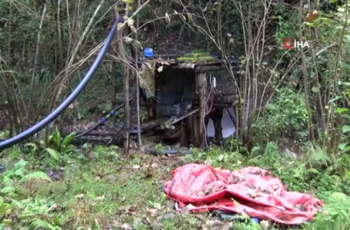 Hurda Malzemelerinden Kurduğu Sistem ile Evinin Elektrik İhtiyacını Karşılıyor