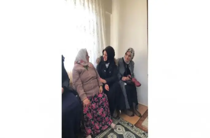 Ak Kadınlar Gönül Eli Uzatıyor