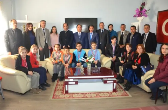 Dyned'de Başarıya Ulaşan Öğrencilere Madalya