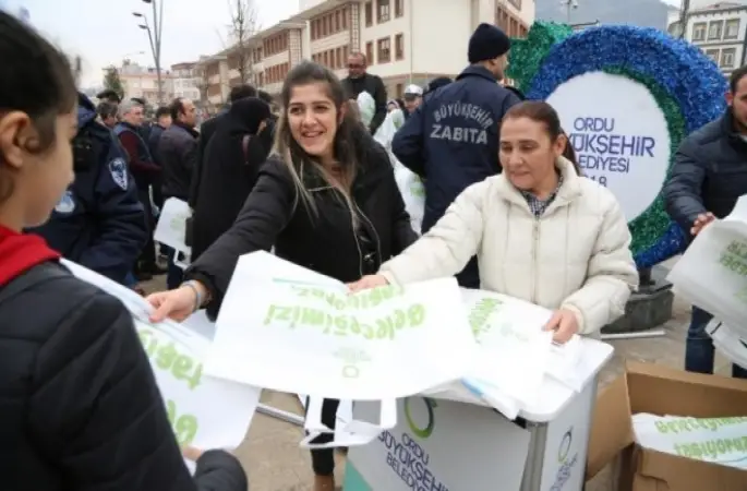 50 BİN BEZ ÇANTA DAĞITILDI