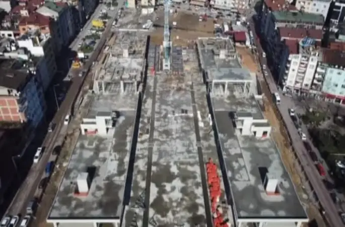 Ünye Meydanını Bekliyor