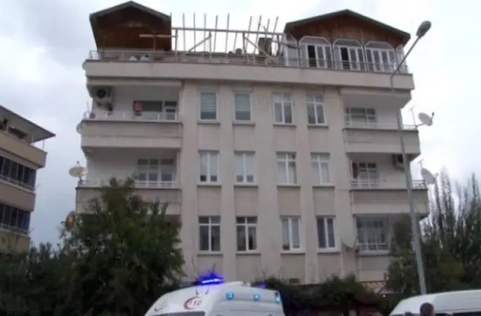 5. Kattan Düşen Çatı Ustası Hayatını Kaybetti