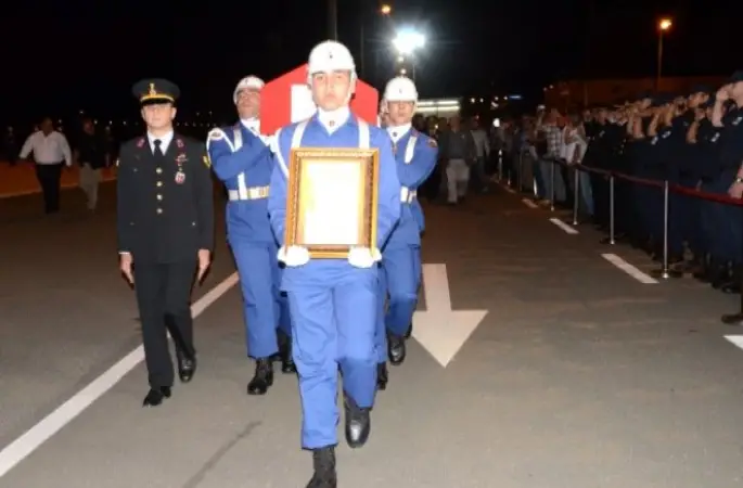 ŞEHİDİMİZ GÖZYAŞLARIYLA KARŞILANDI