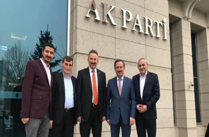 Başkan haberi Genel Merkezin önünden verdi