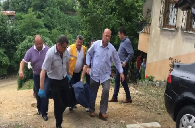 KENDİNİ 5’İNCİ KATTAN BOŞLUĞA BIRAKTI