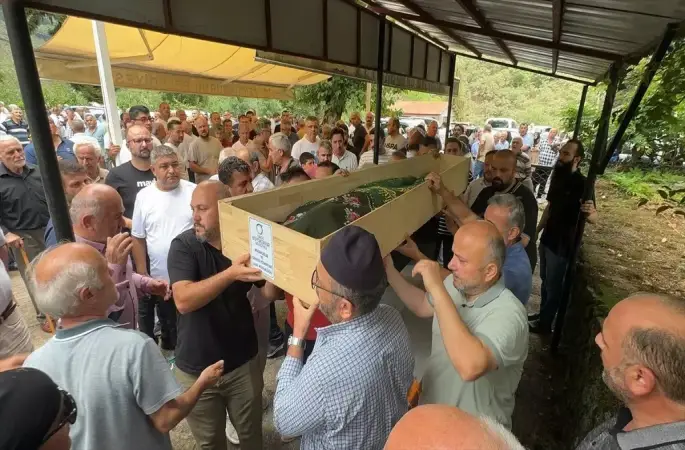 7 Yaşındaki Miray Arslan Son Yolculuğuna Uğurlandı