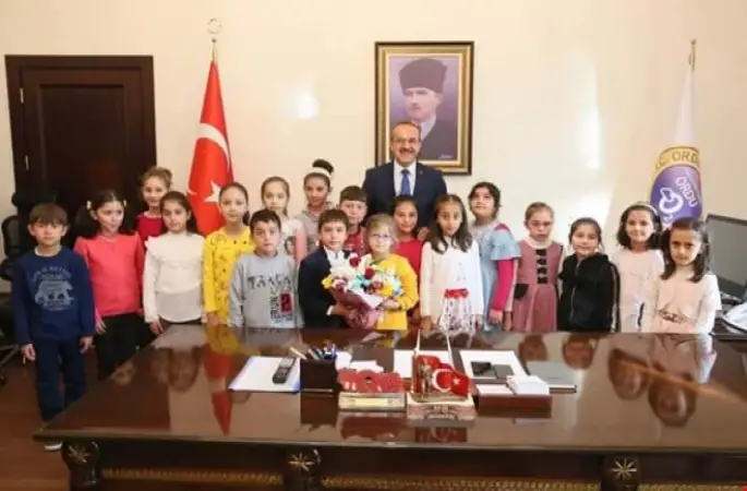 Minik Öğrenciler Vali Yavuz’un Konuğu Oldu