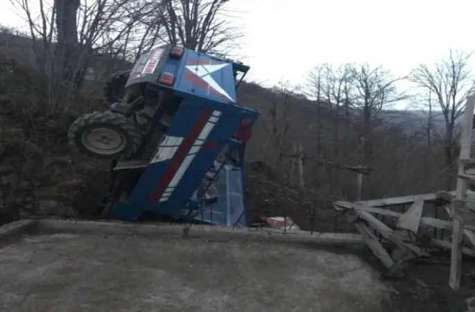 Ordu'da Tarım Aracı Şarampole Devrildi: 4 Yaralı