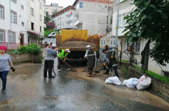 Altınordu Belediyesi Etkili Olan Yağışlarda Sahada Etkin Mücadele Verdi