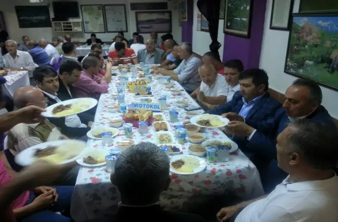 Yüksel Evsen iftar daveti herkesi biraya getirdi.