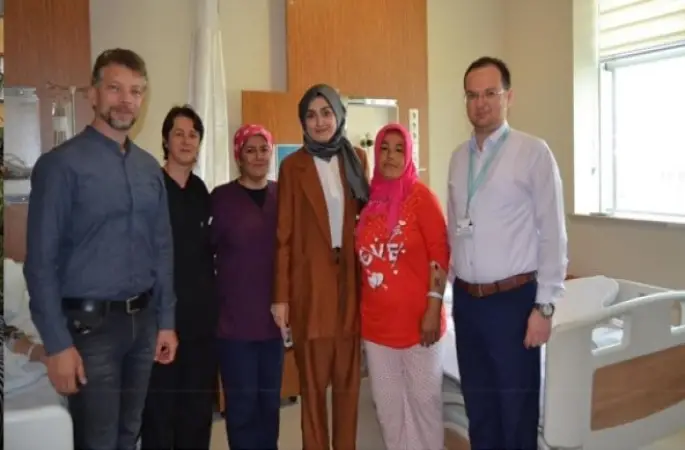 Bir Günde Ayağa Kalktı