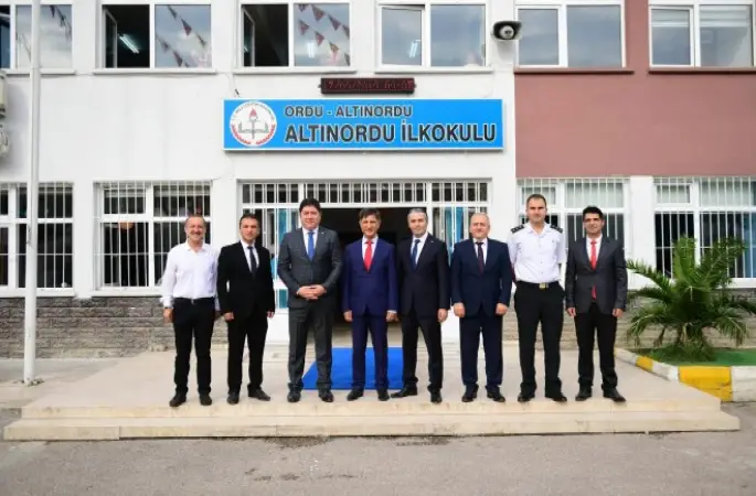 Altınordu Belediyesi'nden Çocuklara Kırtasiye Yardımı