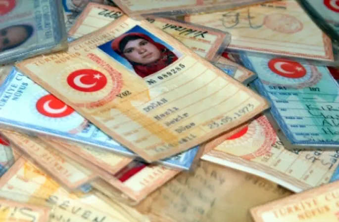 Küçük Düşüyorum Diyen Soyadını Değiştirebilecek