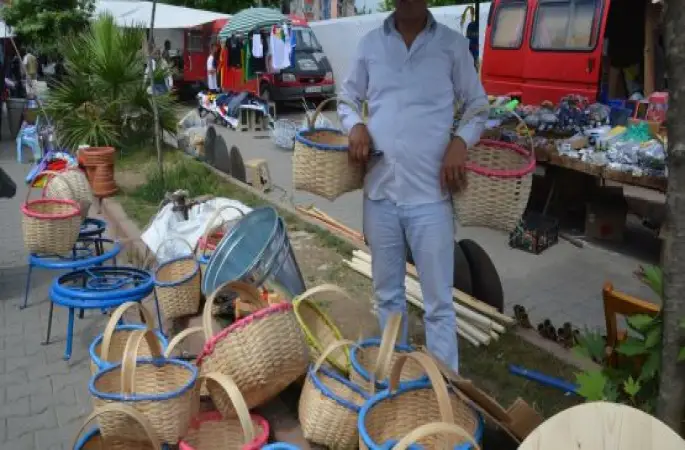 FINDIK SEPETLERİ PAZARDA